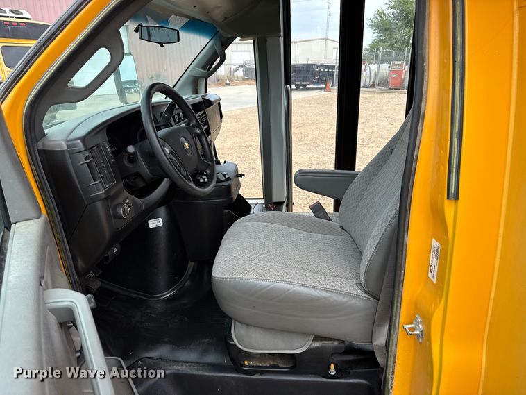 image for item EW4131 2016 Chevrolet school bus