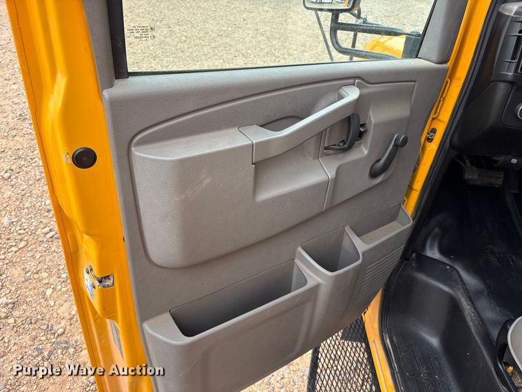 image for item EW4131 2016 Chevrolet school bus