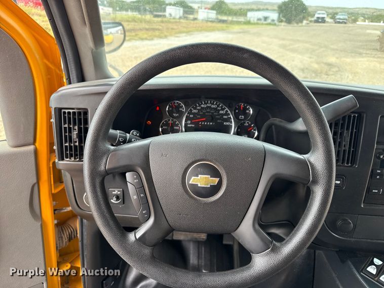 image for item EW4131 2016 Chevrolet school bus