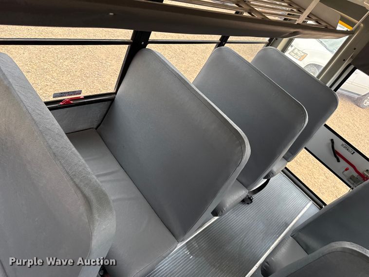 image for item EW4131 2016 Chevrolet school bus