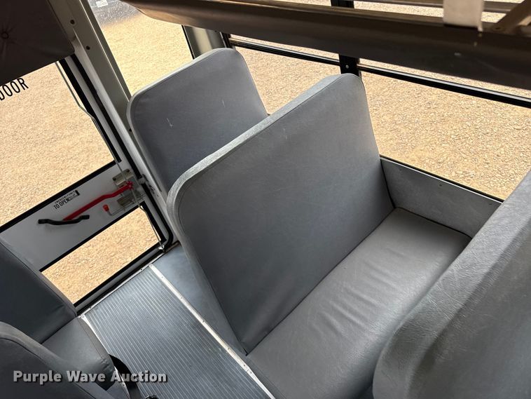 image for item EW4131 2016 Chevrolet school bus