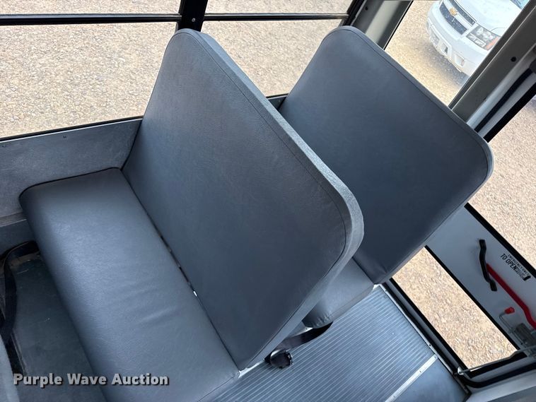 image for item EW4131 2016 Chevrolet school bus