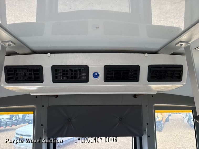 image for item EW4131 2016 Chevrolet school bus