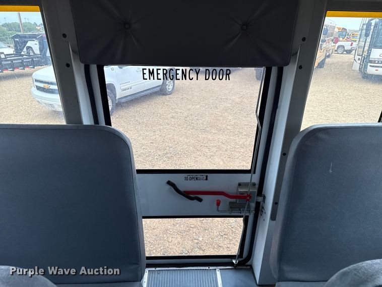 image for item EW4131 2016 Chevrolet school bus