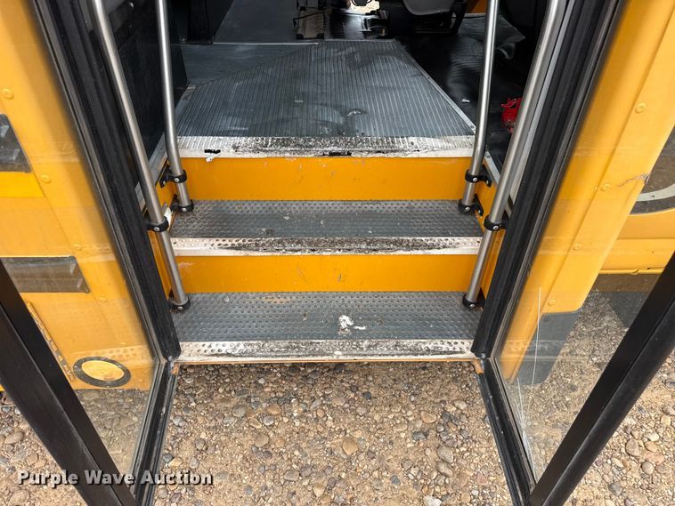 image for item EW4131 2016 Chevrolet school bus