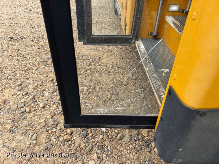 image for item EW4131 2016 Chevrolet school bus