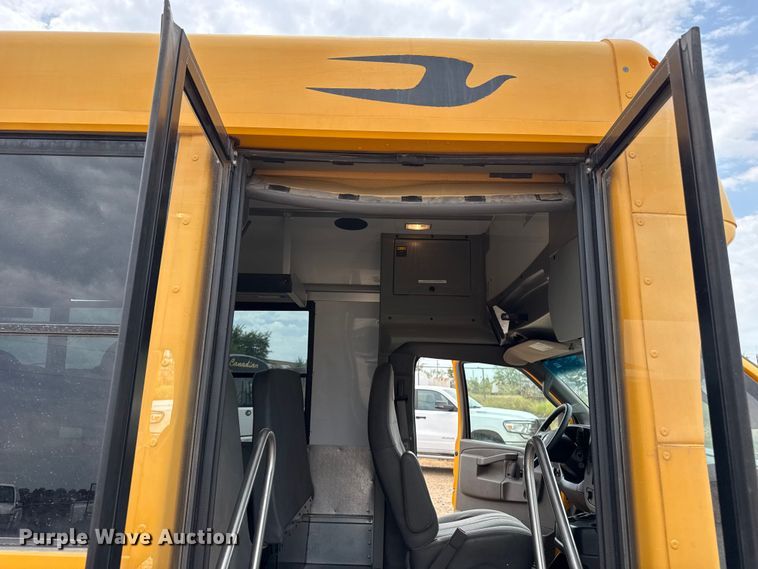 image for item EW4131 2016 Chevrolet school bus
