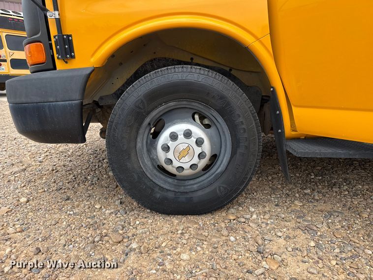 image for item EW4131 2016 Chevrolet school bus