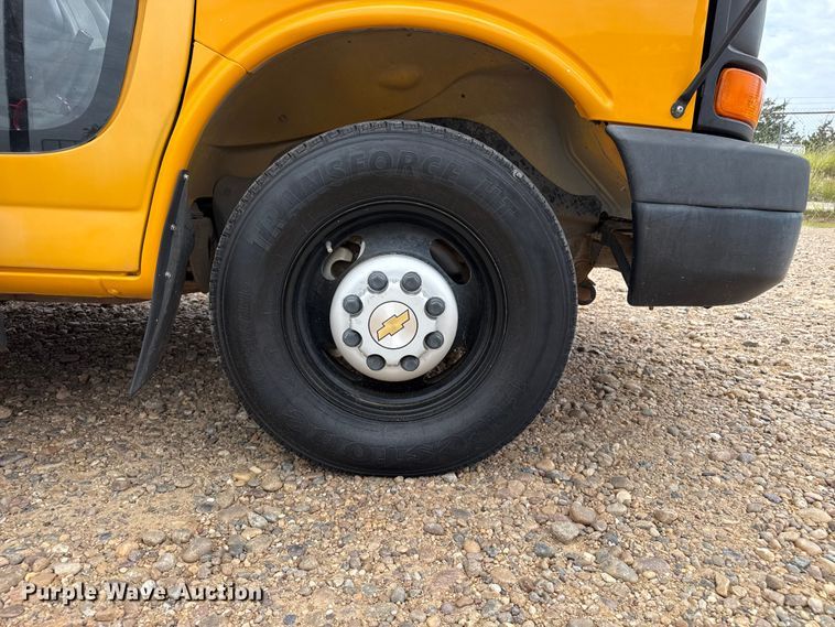 image for item EW4131 2016 Chevrolet school bus