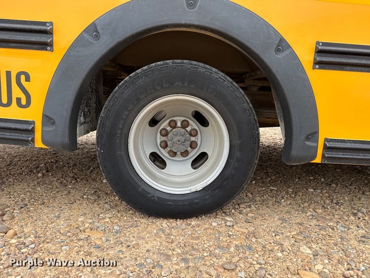 image for item EW4131 2016 Chevrolet school bus