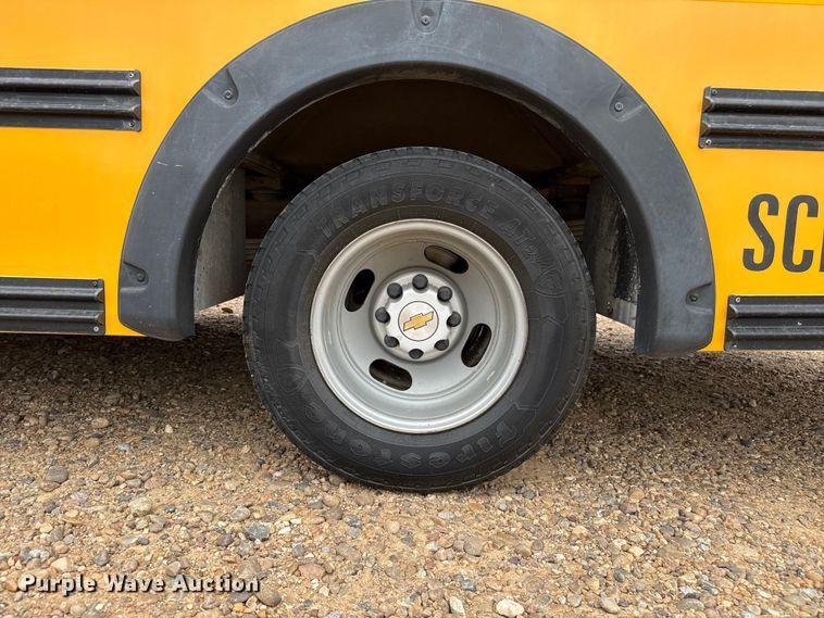 image for item EW4131 2016 Chevrolet school bus