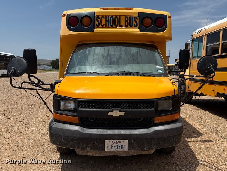 image for item EW4137 2014 Chevrolet school bus