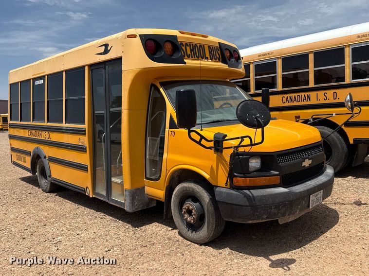 image for item EW4137 2014 Chevrolet school bus