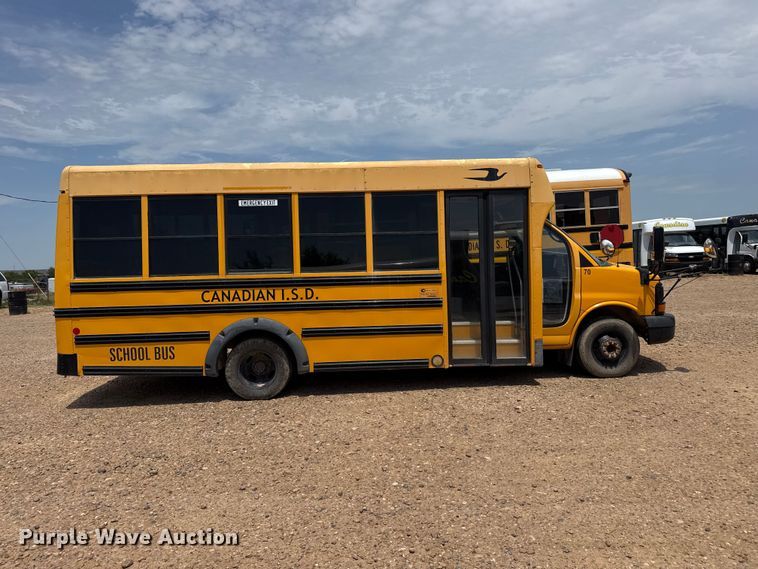 image for item EW4137 2014 Chevrolet school bus