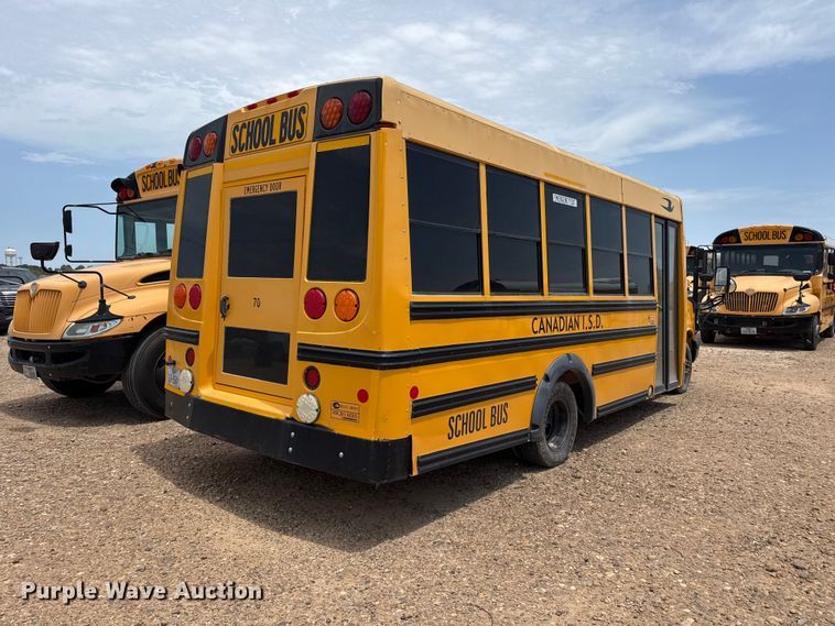 image for item EW4137 2014 Chevrolet school bus