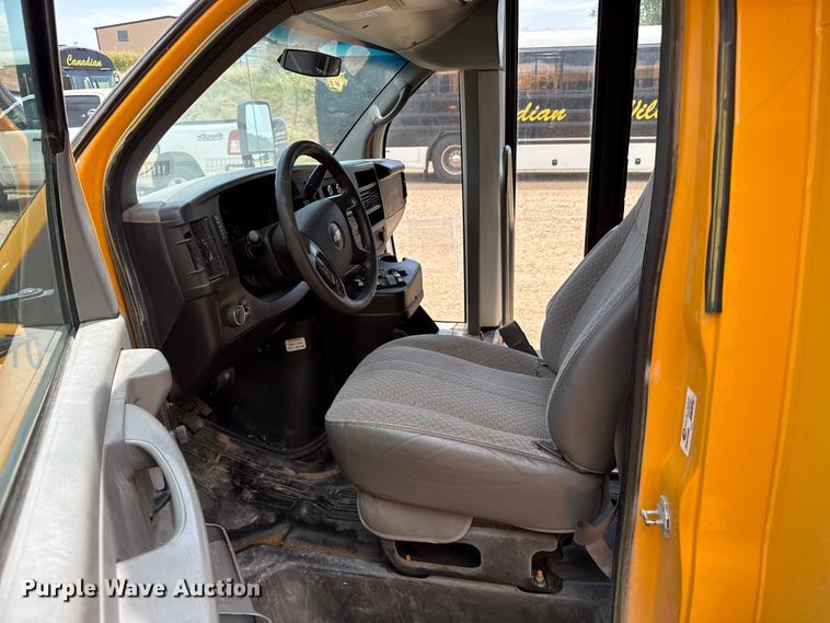 image for item EW4137 2014 Chevrolet school bus
