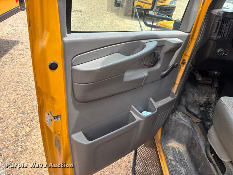 image for item EW4137 2014 Chevrolet school bus