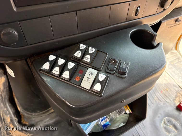 image for item EW4137 2014 Chevrolet school bus
