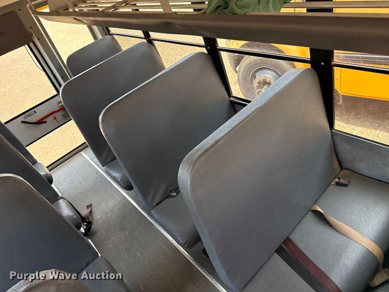 image for item EW4137 2014 Chevrolet school bus
