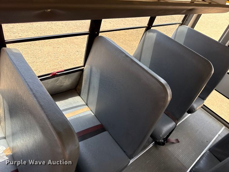 image for item EW4137 2014 Chevrolet school bus