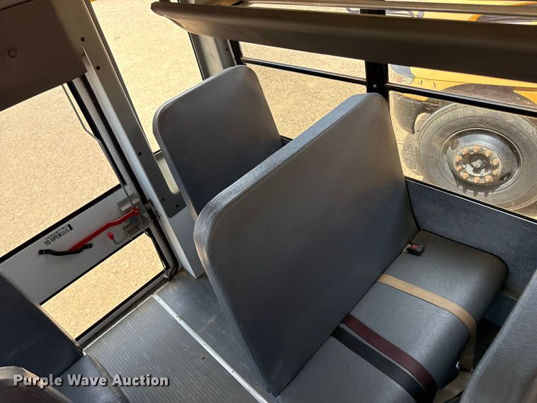 image for item EW4137 2014 Chevrolet school bus