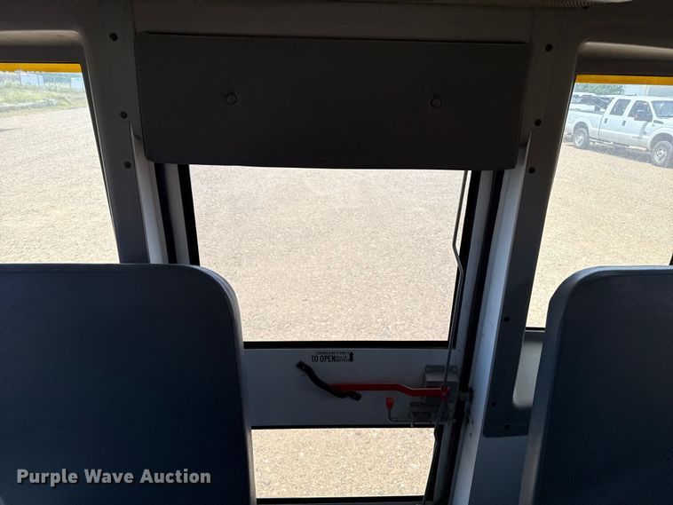 image for item EW4137 2014 Chevrolet school bus