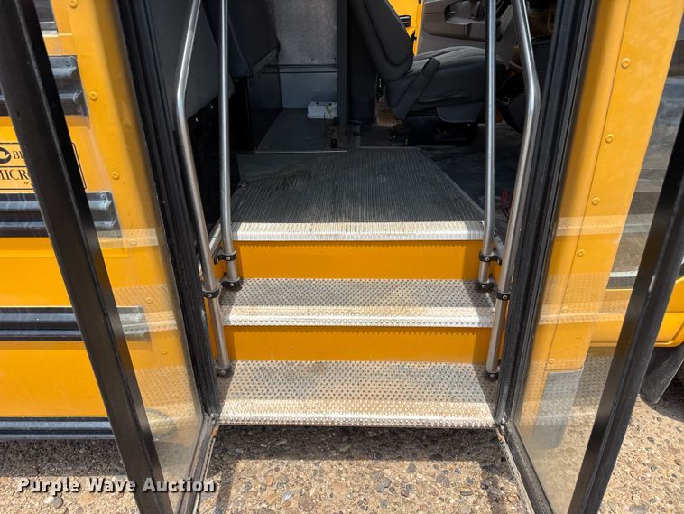 image for item EW4137 2014 Chevrolet school bus