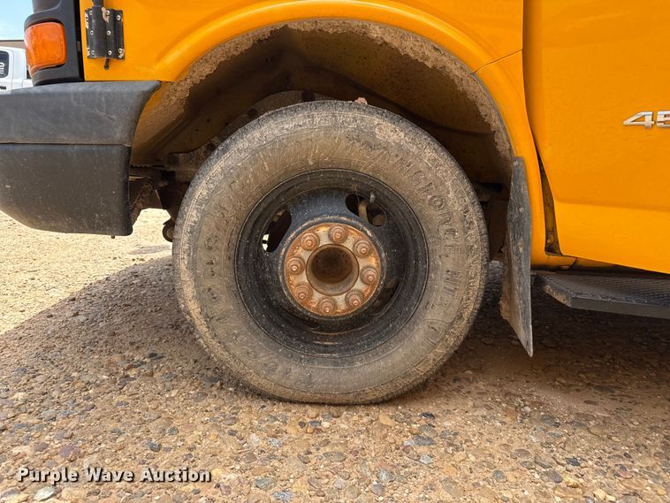 image for item EW4137 2014 Chevrolet school bus