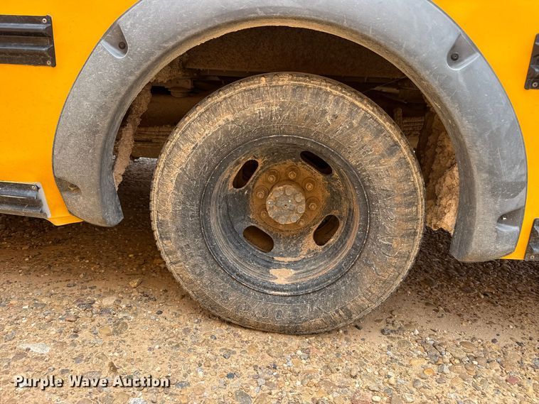 image for item EW4137 2014 Chevrolet school bus