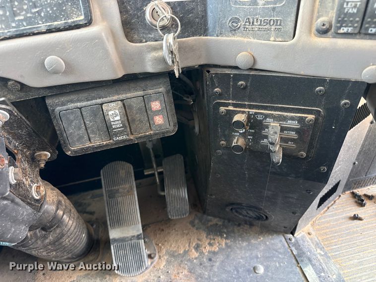image for item EW4140 2014 IC PC30500 coach bus