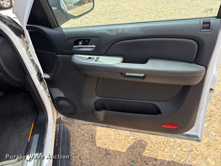 image for item EW4141 2008 Chevrolet Suburban SUV