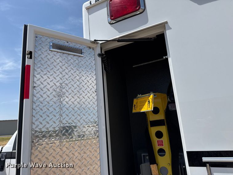 image for item EW4142 2007 Chevrolet C4500 ambulance