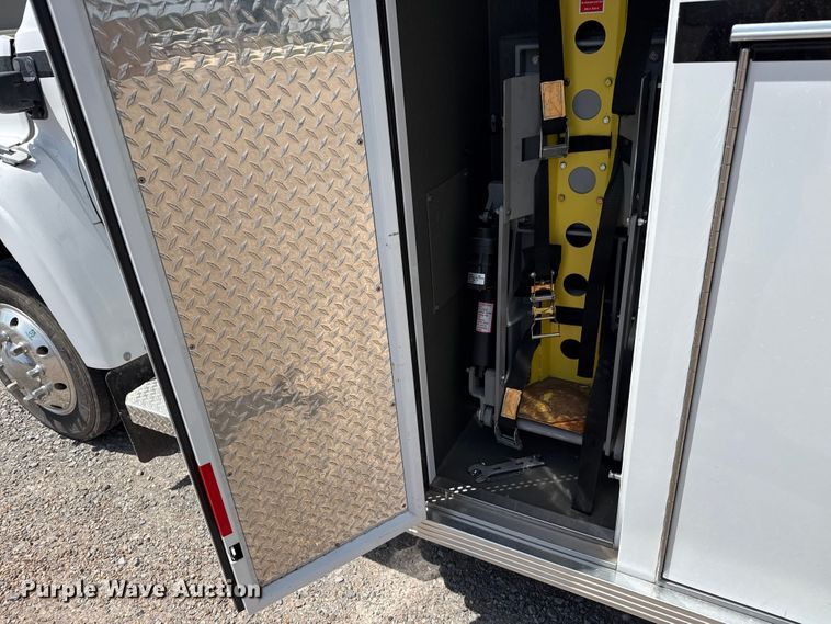 image for item EW4142 2007 Chevrolet C4500 ambulance
