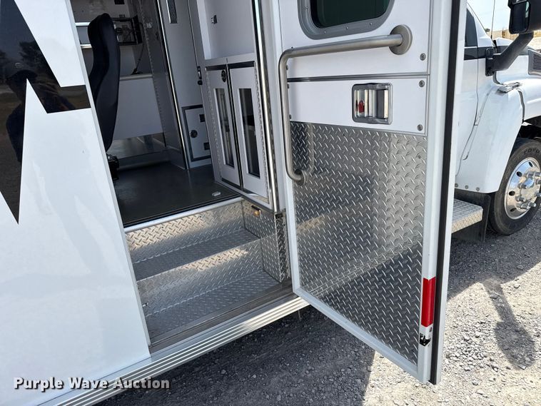 image for item EW4142 2007 Chevrolet C4500 ambulance