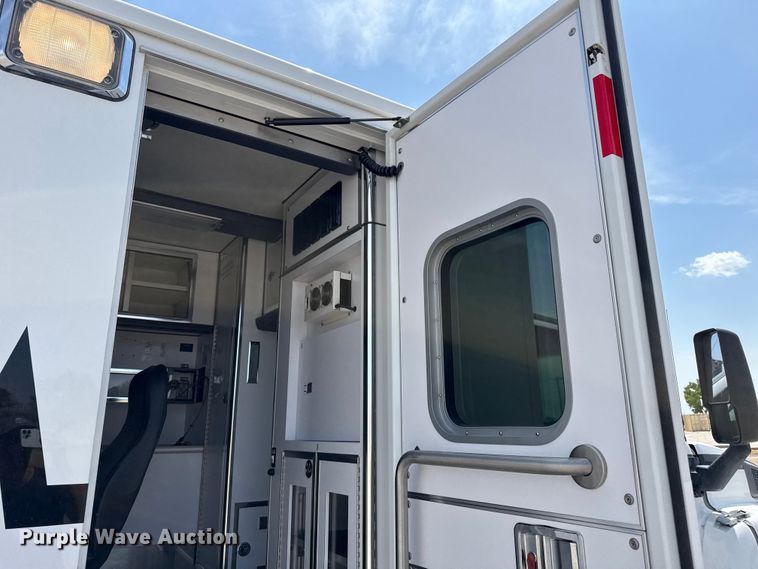 image for item EW4142 2007 Chevrolet C4500 ambulance