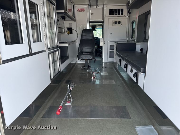 image for item EW4142 2007 Chevrolet C4500 ambulance