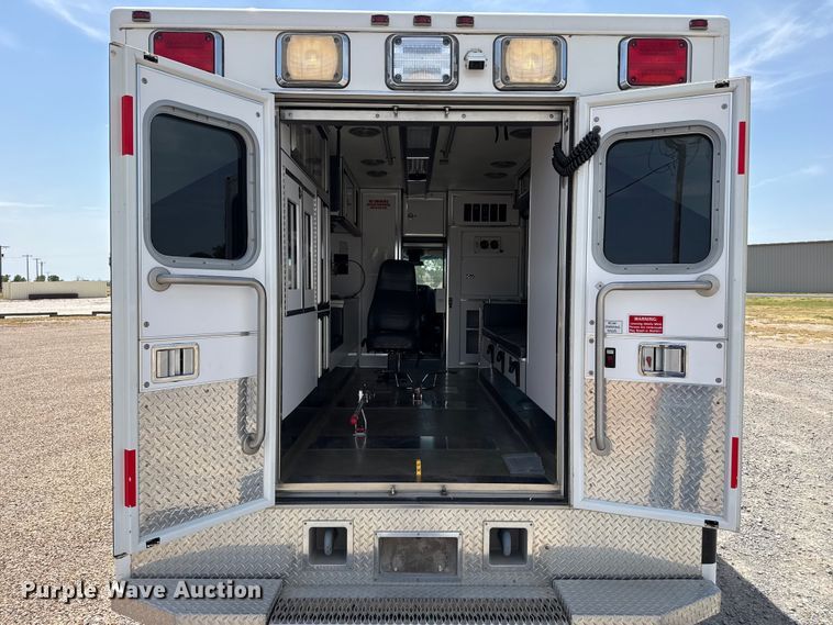 image for item EW4142 2007 Chevrolet C4500 ambulance