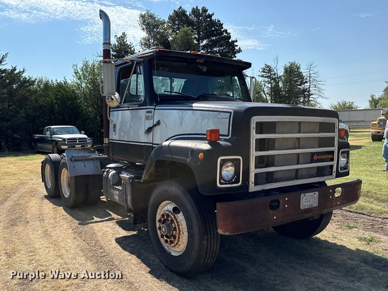 image for item EW4157 1987 International F-2575 semi truck