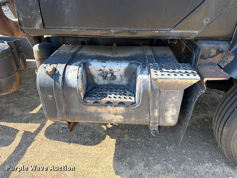 image for item EW4157 1987 International F-2575 semi truck