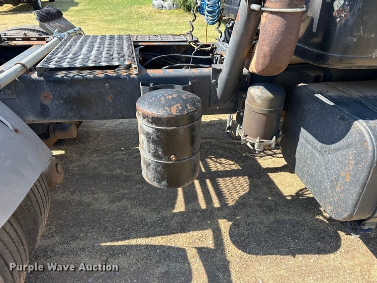 image for item EW4157 1987 International F-2575 semi truck