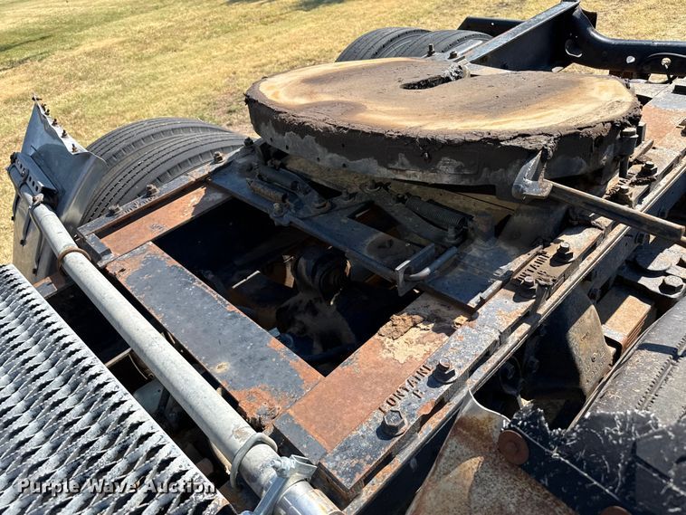 image for item EW4157 1987 International F-2575 semi truck