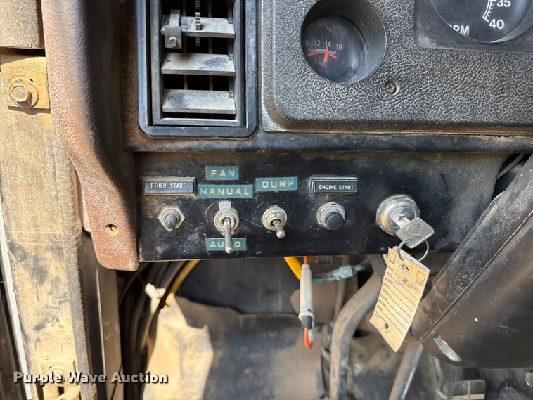 image for item EW4157 1987 International F-2575 semi truck