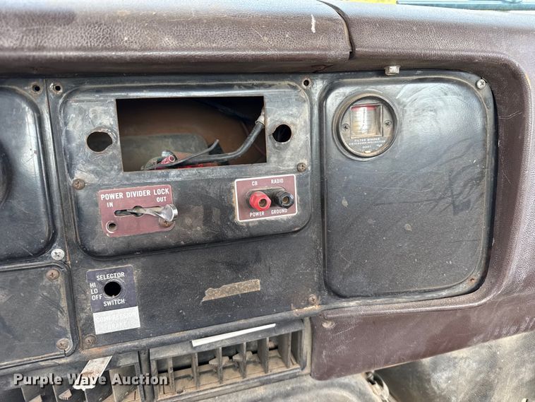 image for item EW4157 1987 International F-2575 semi truck