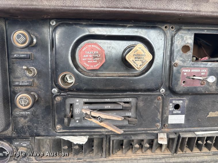 image for item EW4157 1987 International F-2575 semi truck