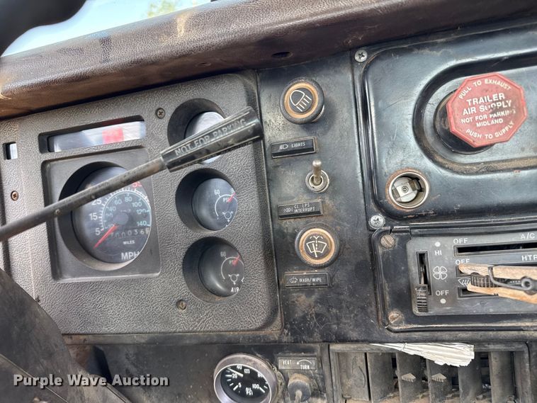 image for item EW4157 1987 International F-2575 semi truck