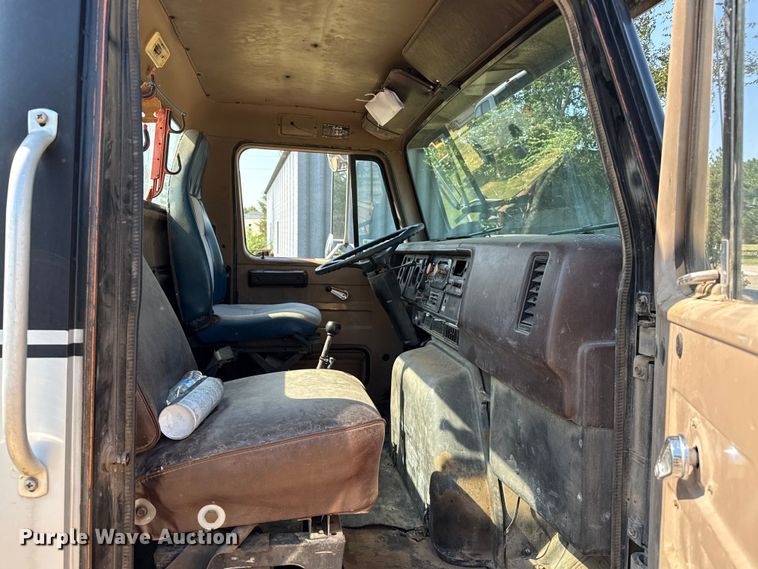 image for item EW4157 1987 International F-2575 semi truck
