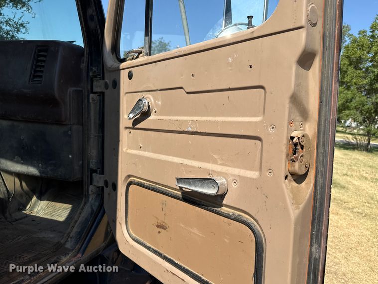image for item EW4157 1987 International F-2575 semi truck