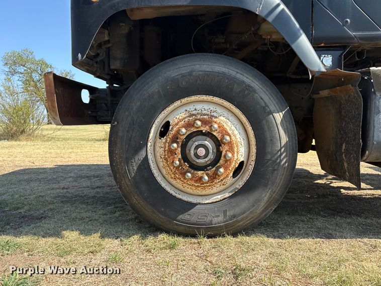 image for item EW4157 1987 International F-2575 semi truck