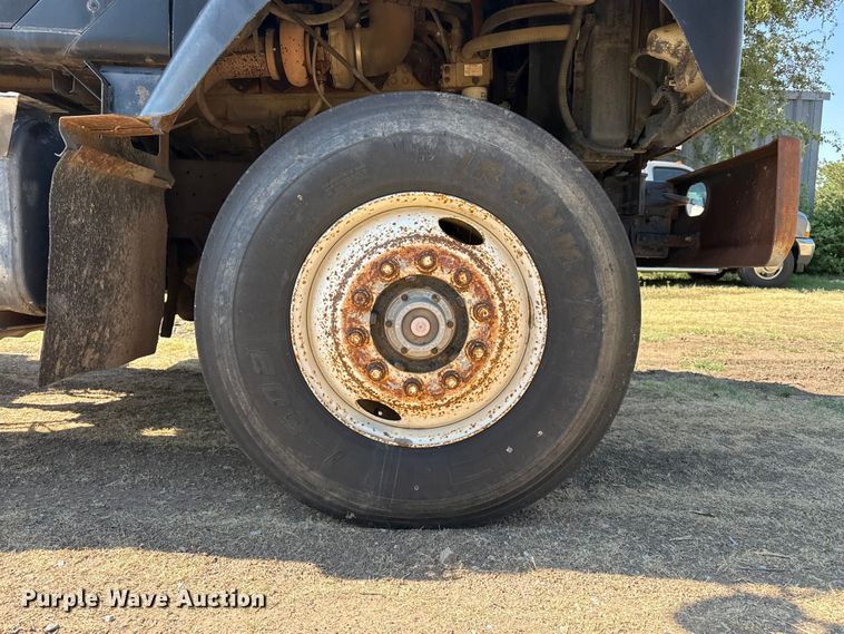 image for item EW4157 1987 International F-2575 semi truck
