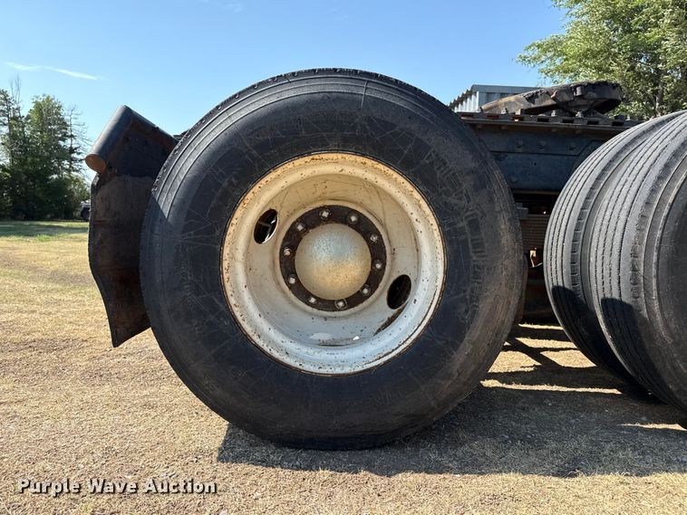 image for item EW4157 1987 International F-2575 semi truck